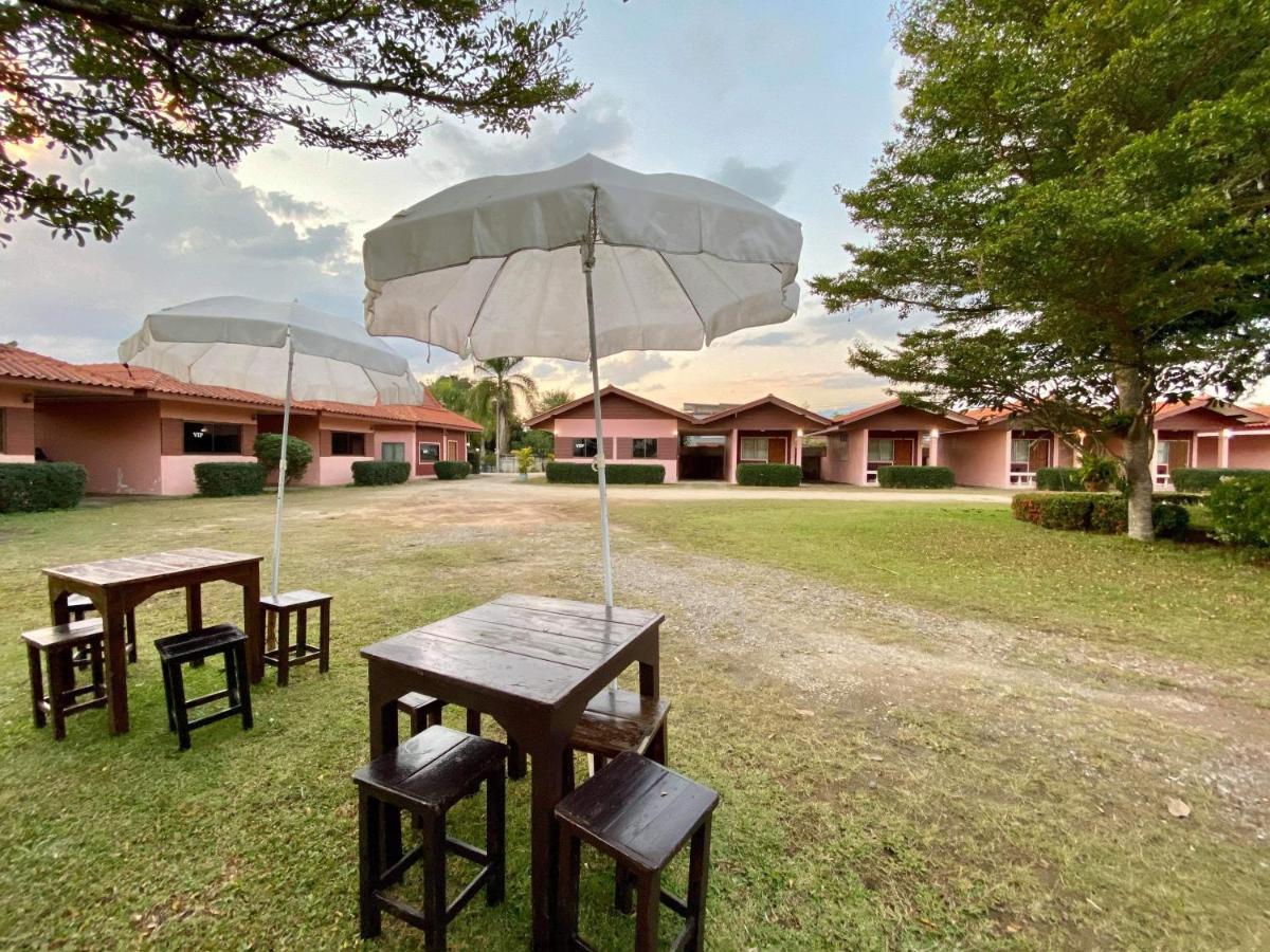 โพธิ์ทองริมทุ่ง Pothong Rimtung Hotel Fang Exterior foto