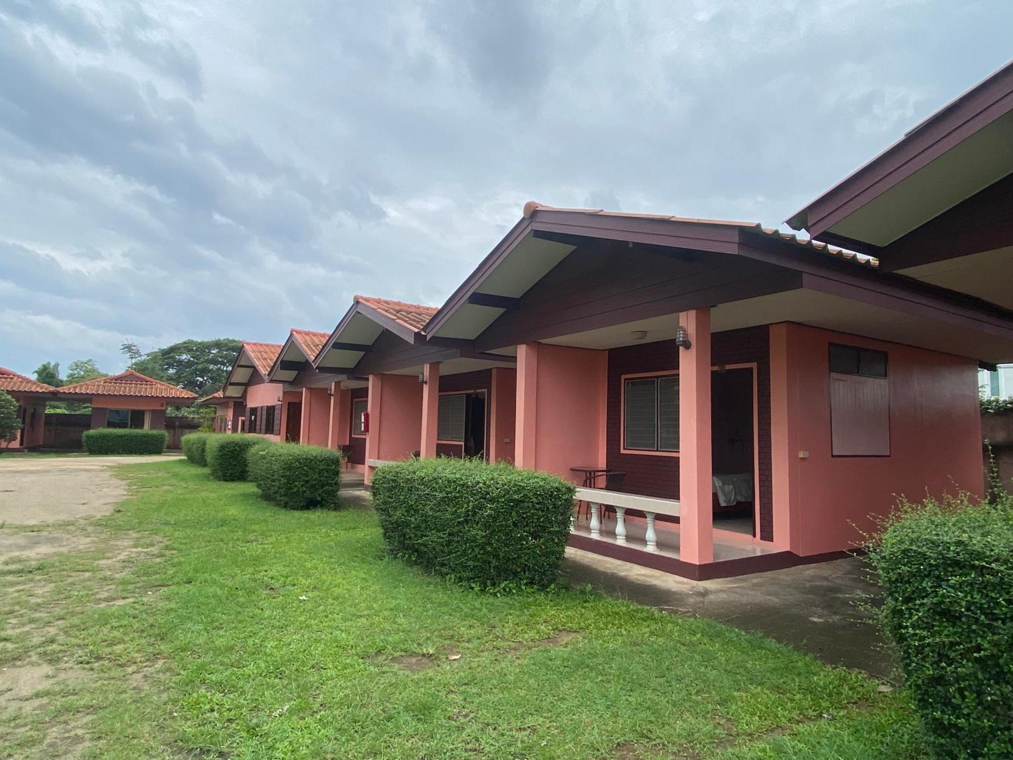 โพธิ์ทองริมทุ่ง Pothong Rimtung Hotel Fang Exterior foto