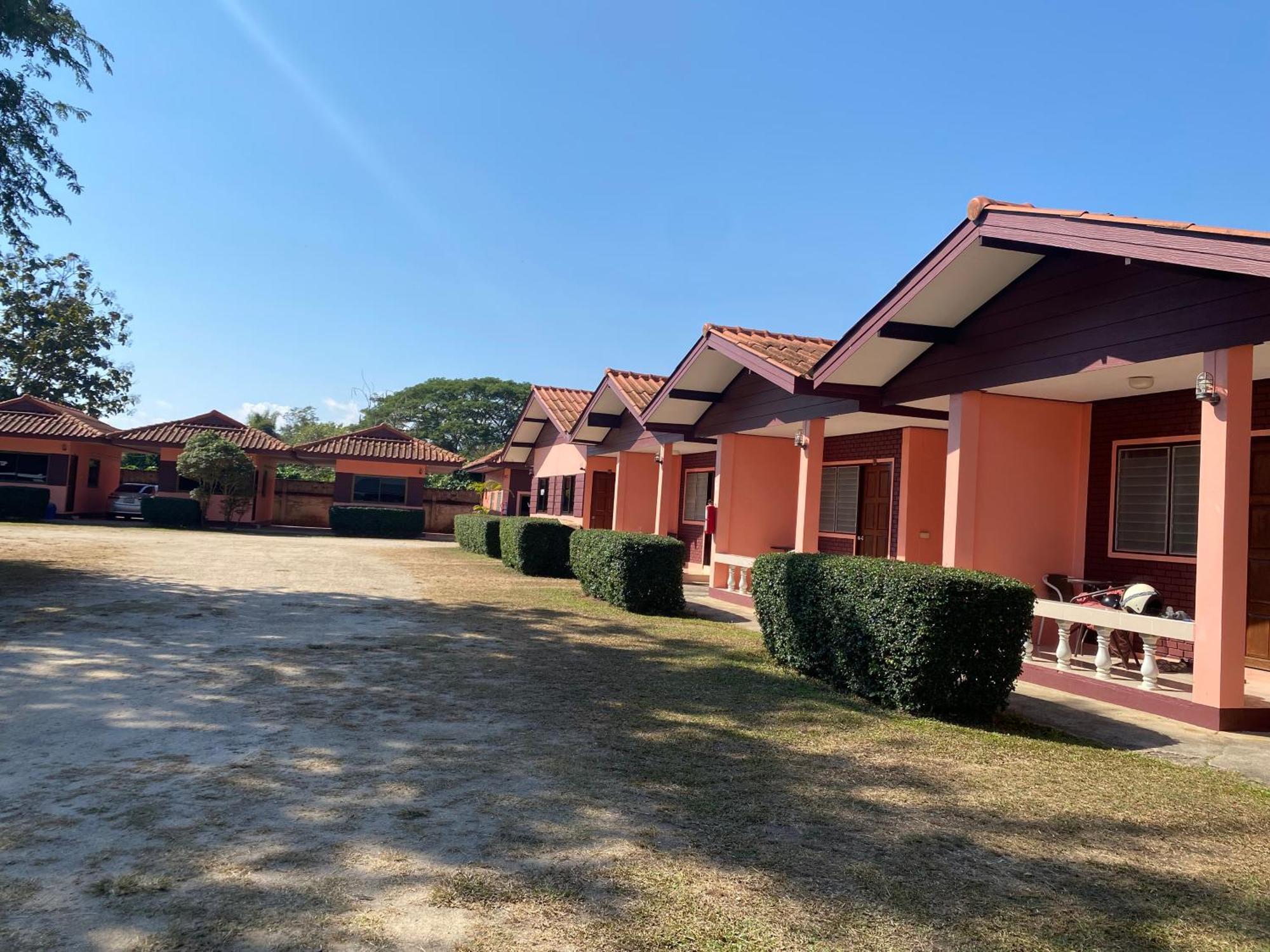 โพธิ์ทองริมทุ่ง Pothong Rimtung Hotel Fang Exterior foto
